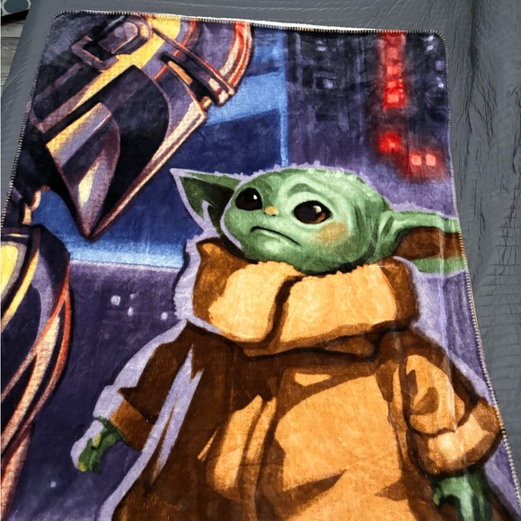 Star Wars “The Mandalorian Vintage Child” Throw Blanket Faux Fur Super Soft Warm - Picture 6 of 12